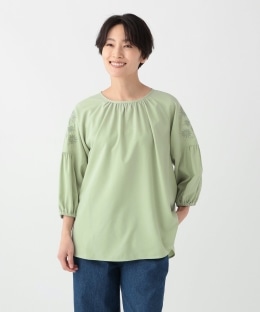 刺繍ギャザーブラウス